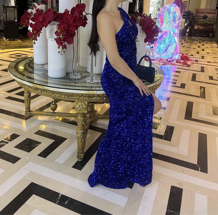 Бутикова синя рокля с паети