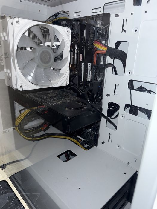 ПРОДАЕТСЯ новый пк с монитром , собран недавно