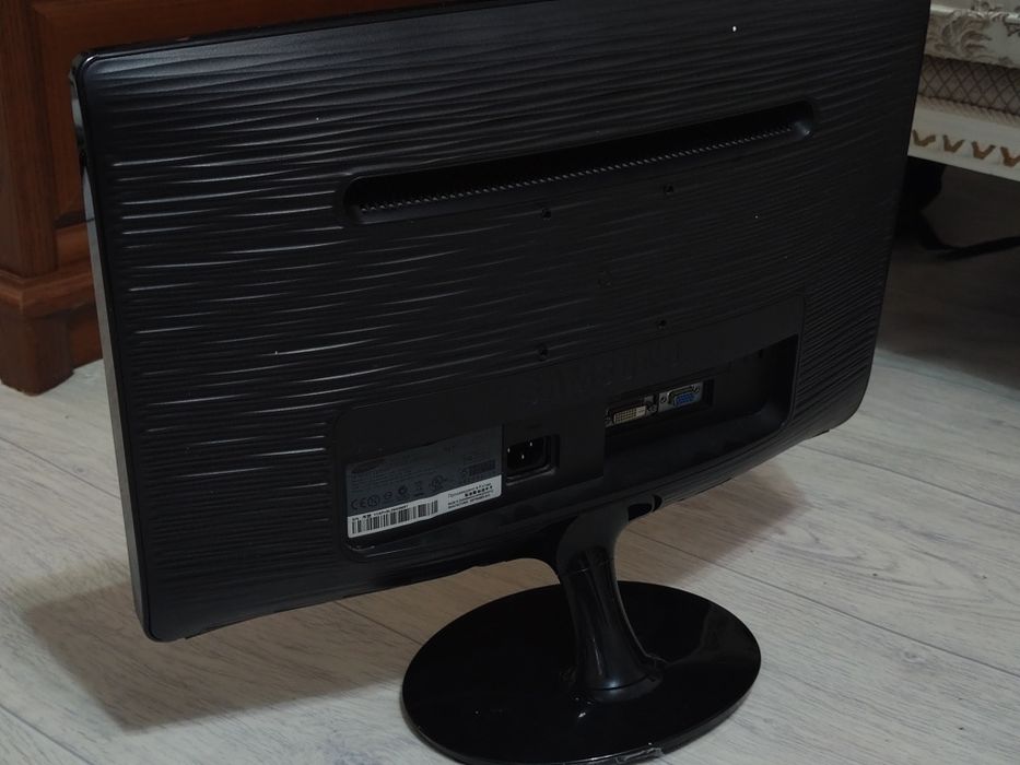 Монитор Samsung SyncMaster B2030