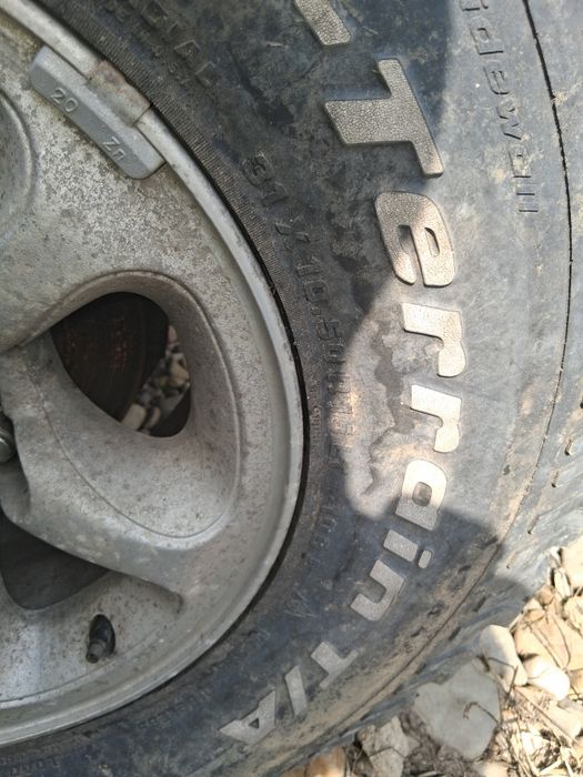 Jante pajero 31  x 10.50 R15anvelope bune