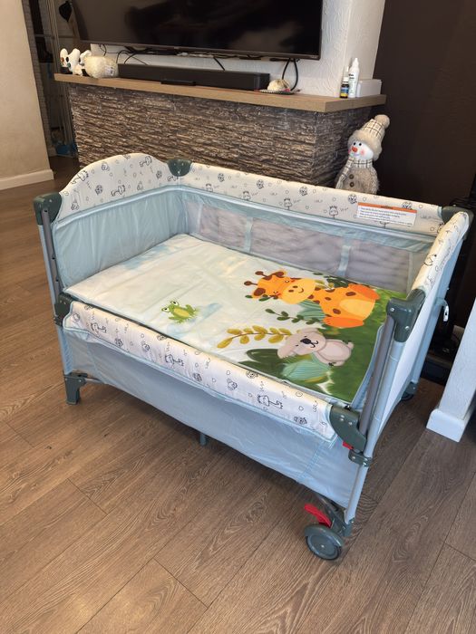 Продам кроватку-манеж.