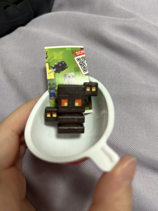 Игрушка от kinder joy