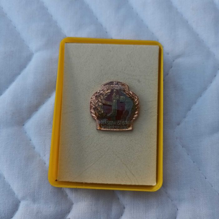 Insigna de onoare pentru merite în învățământul militar socialist. RDG