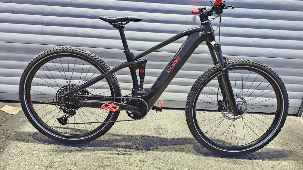 29" cube stereo hybrid