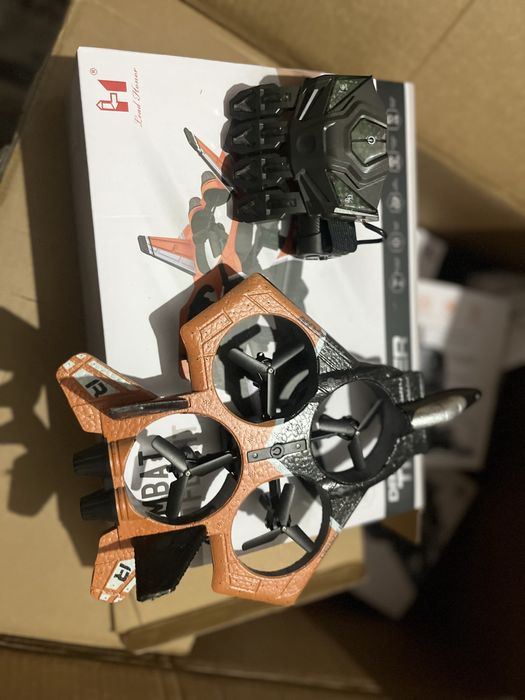 Самолеты истребители на пульте