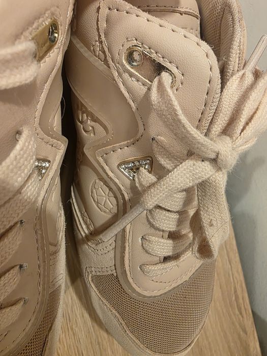 Pantofi/adidasi Guess,41