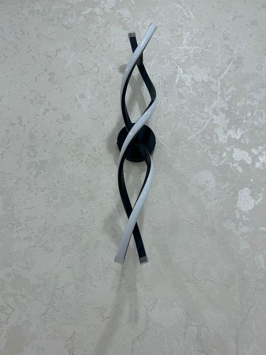 Диван, шкаф, кілем, унитаз, люстра сатылады