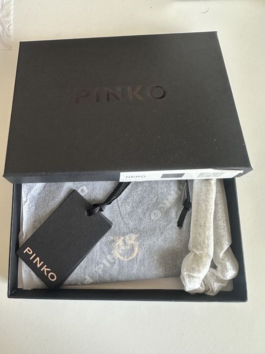 Чисто нов Картхолдър на марката Pinko