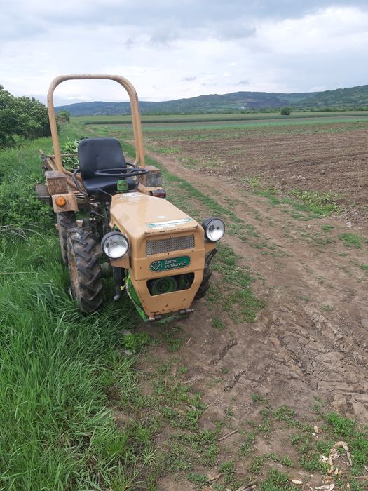 Vând tractoras de 23 cai