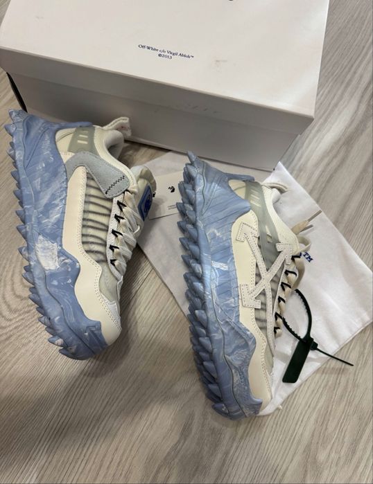 Adidasi Off white odsy