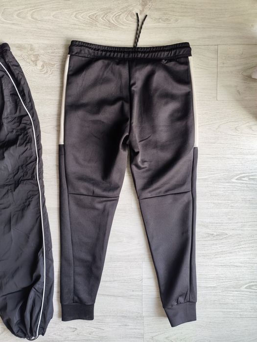 Две долници -  М