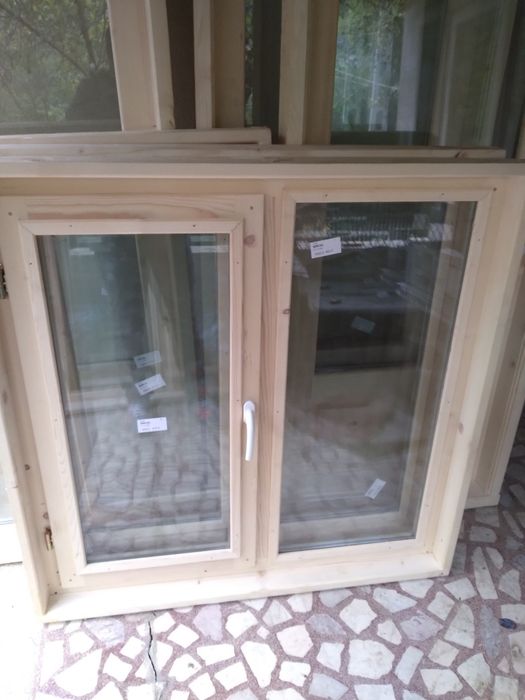 Vând uși lemn masiv