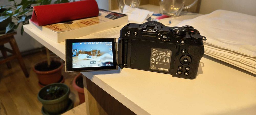 Kit Vlogging Complet: Nikon Z30 + Obiectiv 16-50mm (850 cadre) + Trepied SmallRig + Microfon Dublu Boya