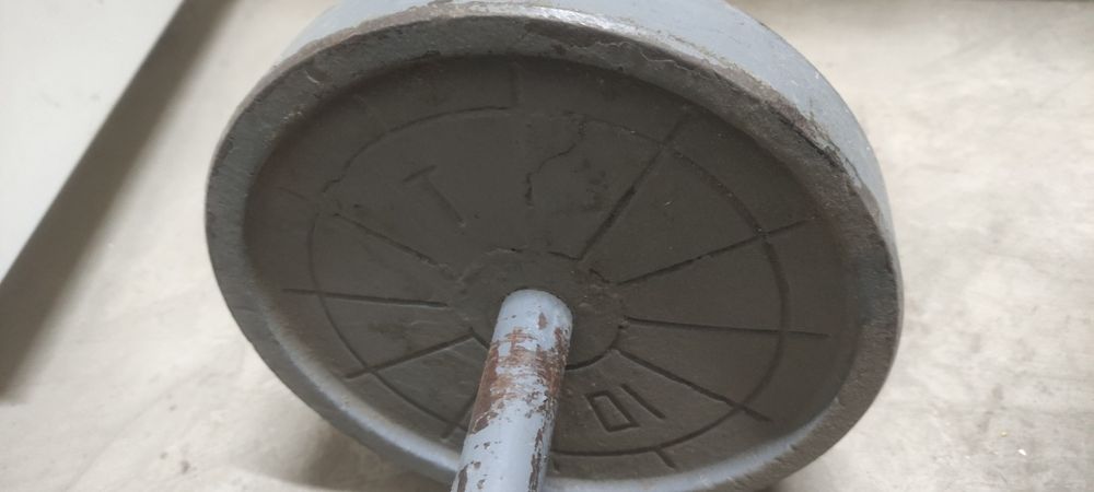 Продам гантелю советскую
