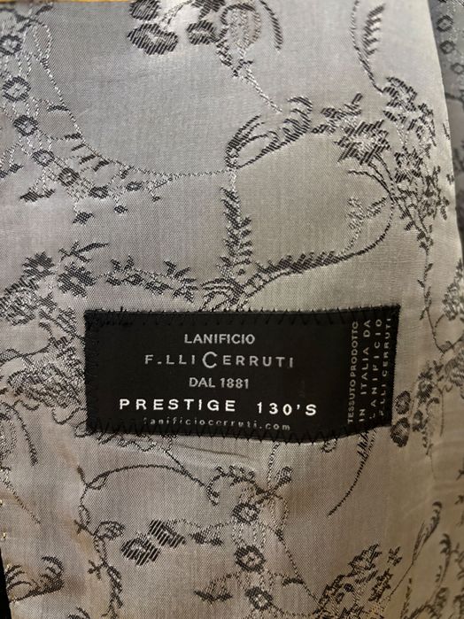 Costum seroussi marimea 54. Editie limitata. Nou