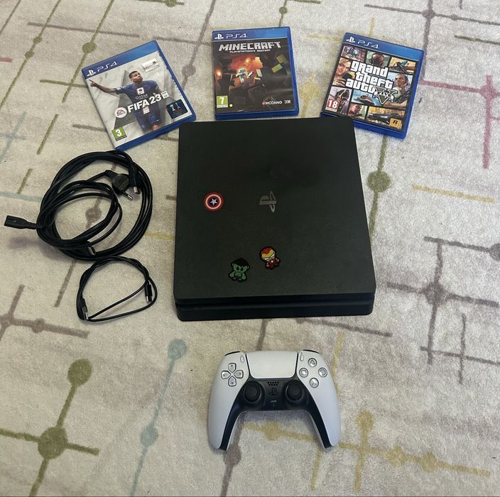 Продавам PS4 slim