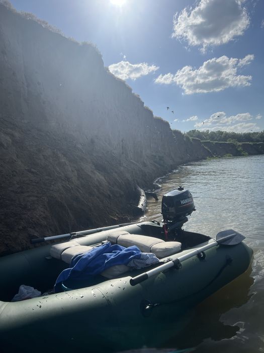 Продам лодку с моторм