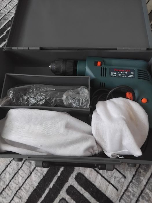 Polizor nou la pret 150 lei,bormasina bosch,nefolosita 150 lei,si bormasina universala cu mai multe functii noua  blakenbeker 200 lei