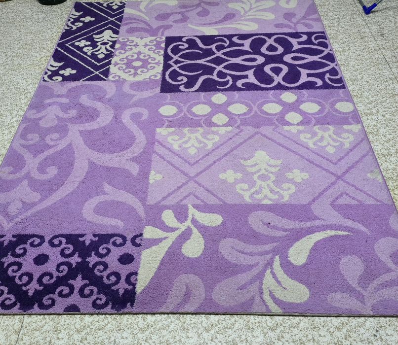 Продам ковёр 1.5 на 2.2