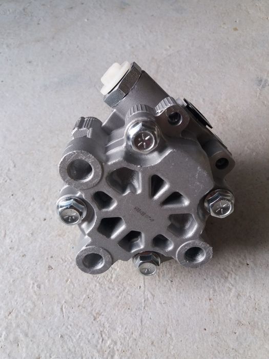 Pompa servo Chrysler 300c 2.7  3.5
