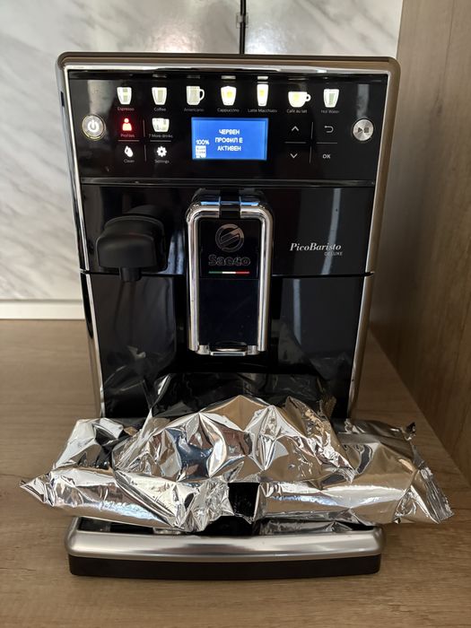 Кафемашина Saeco PicoBaristo Deluxe Супер Автоматична Машина За Еспресо с Регулируема Керамична Мелачка и Вградена Кана за Мляко SM5570 Кафеавтомат