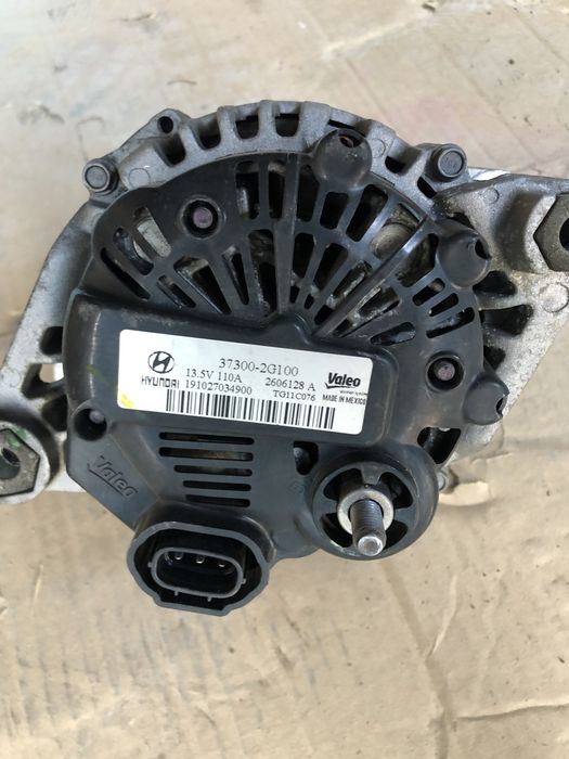 Продам генератор хюндай санта фе 2014 г обьем 2.4