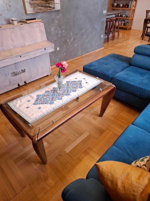 Комплект Трапезна маса и шест стола и холна маса