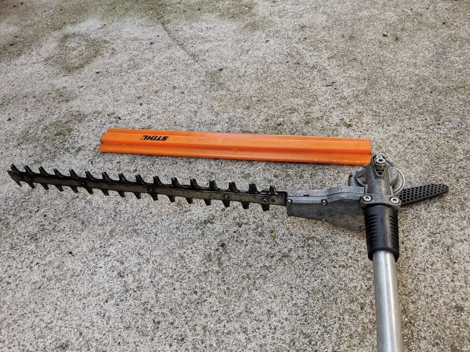 Продавам телескопичен бензинов храсторез STIHL HL 75