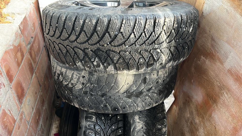 Продам диски R16 вместе с резиной