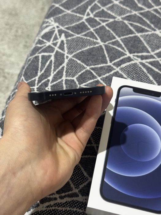 Продаеться iPhone 12 64GB