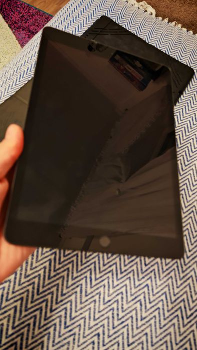 Tableta Apple iPad 8 (2020)  si ipad pro 11" 256gb