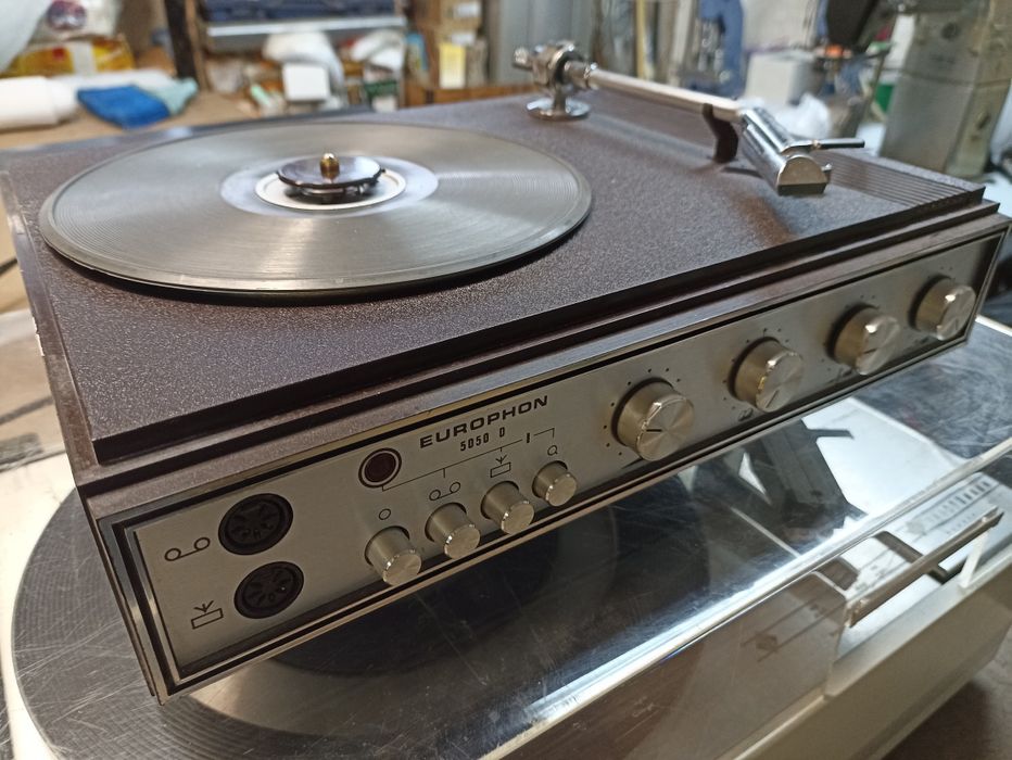 Грамофон + един за подарък