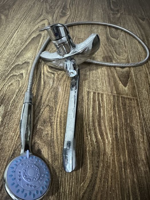 Смеситель для ванной.