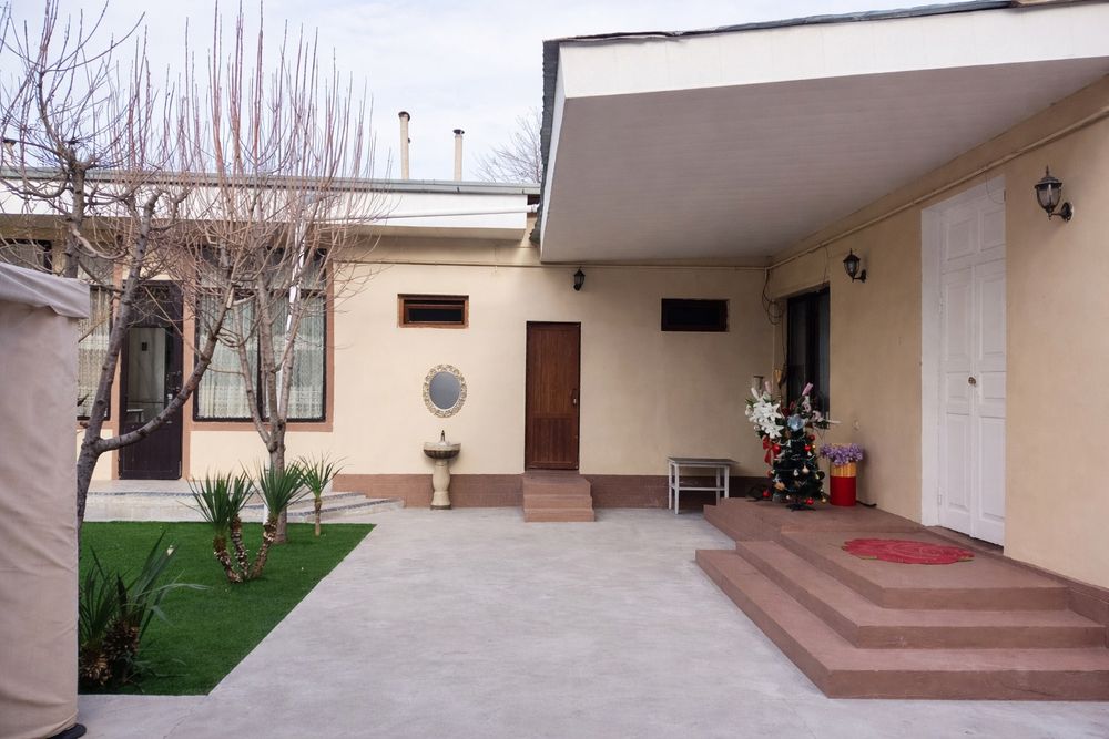 Продаётся жилой дом 4.2 сотки, фасад 15 м, ул. Бехзода