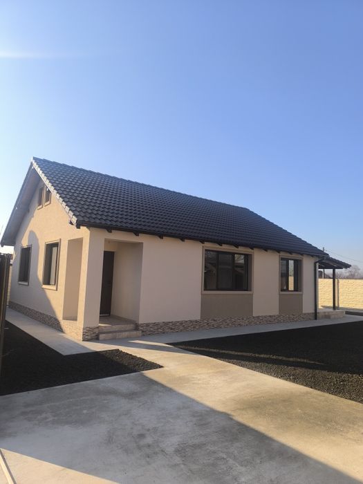 Proprietar . Vând casă la cheie în Sânmihaiu Român.