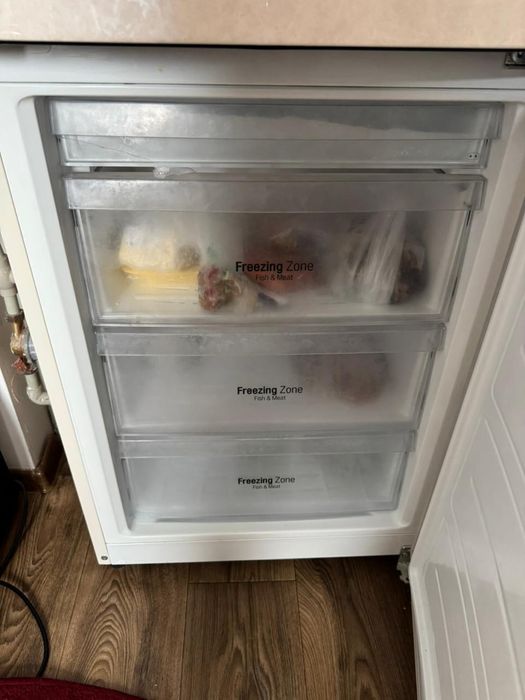 Холодильник в очень хорошом состояние.