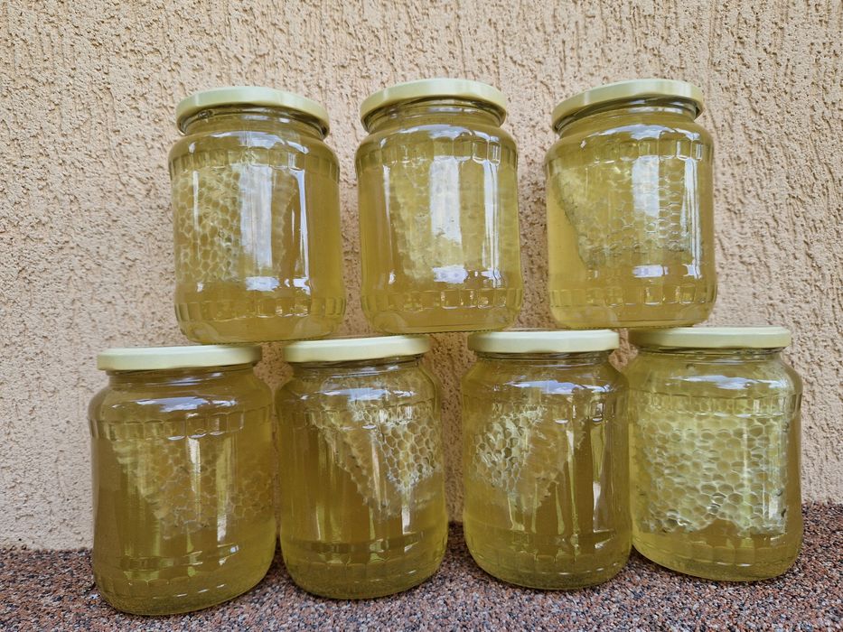 Miere Curată și Naturală – Recoltată cu Grijă din Stupină Proprie!