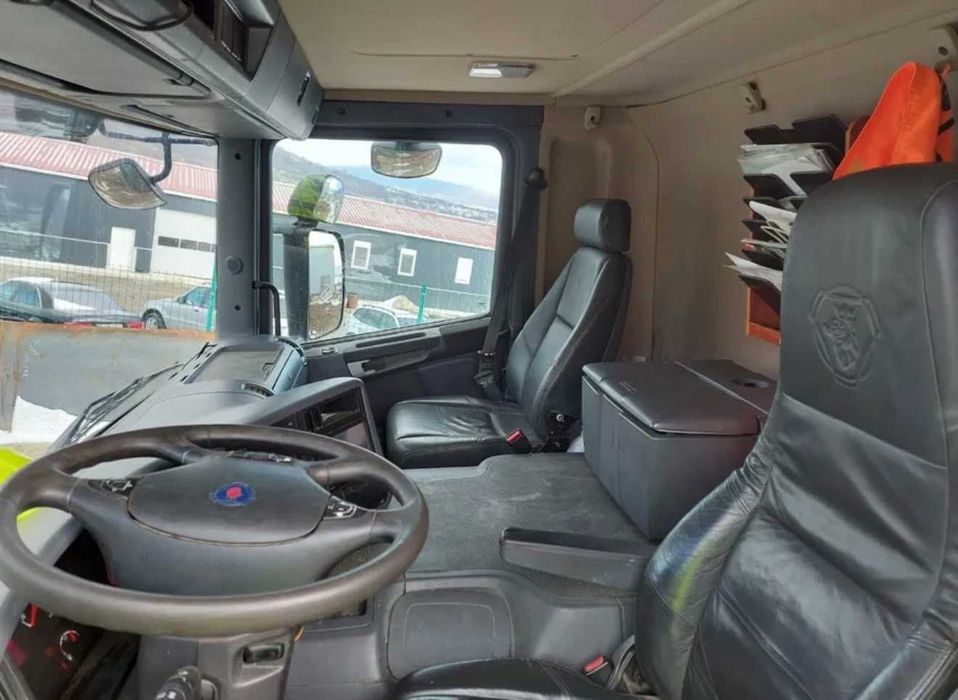 Basculanta Scania P400 cu macara