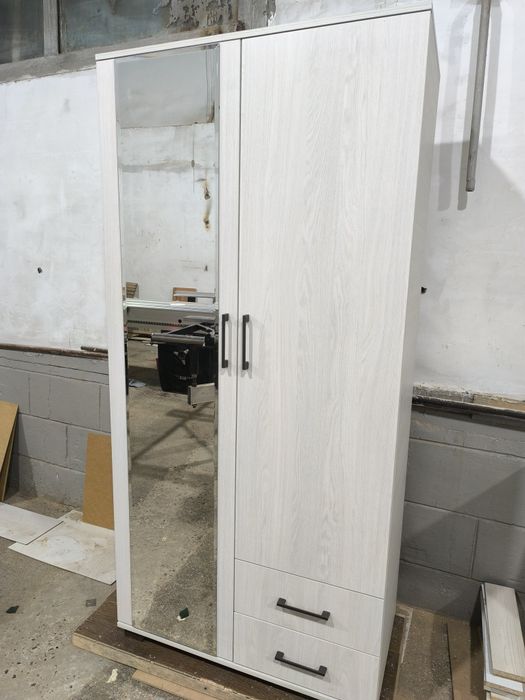 Шкаф с гарантии на 3 года.