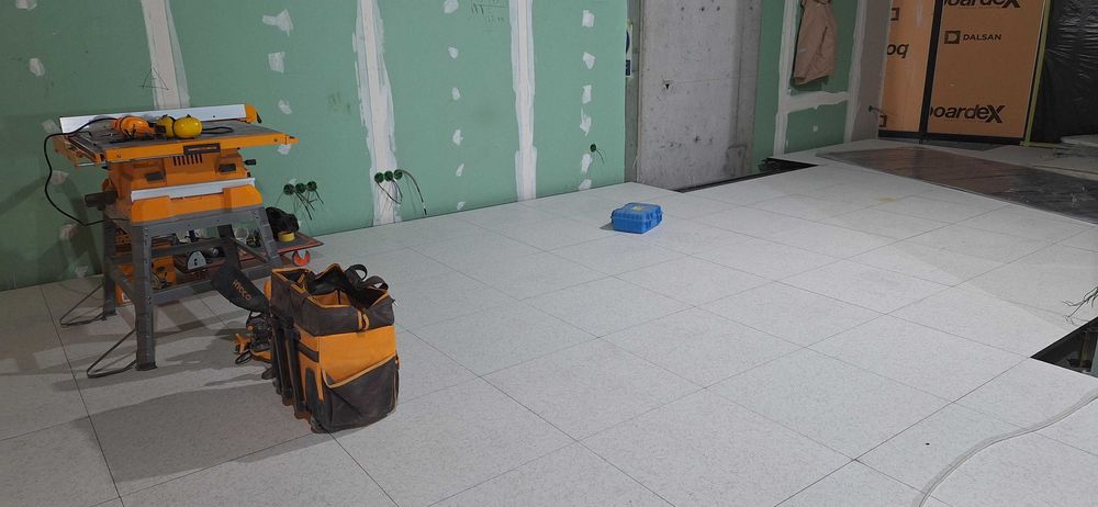 Монтаж фальшпола под ключ | BXDEVELOPMENT | Гарантия качества