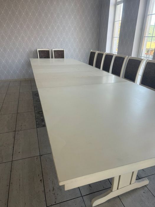 Гостевой стол и стулья