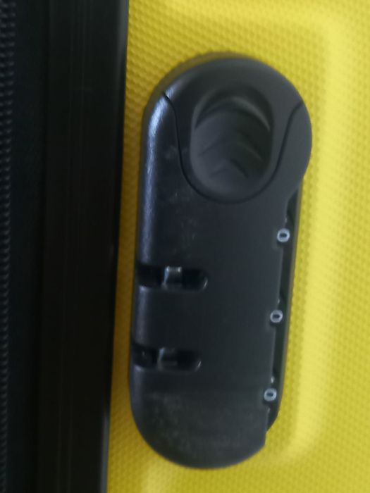 Продам Чемодан в хорошем состоянии