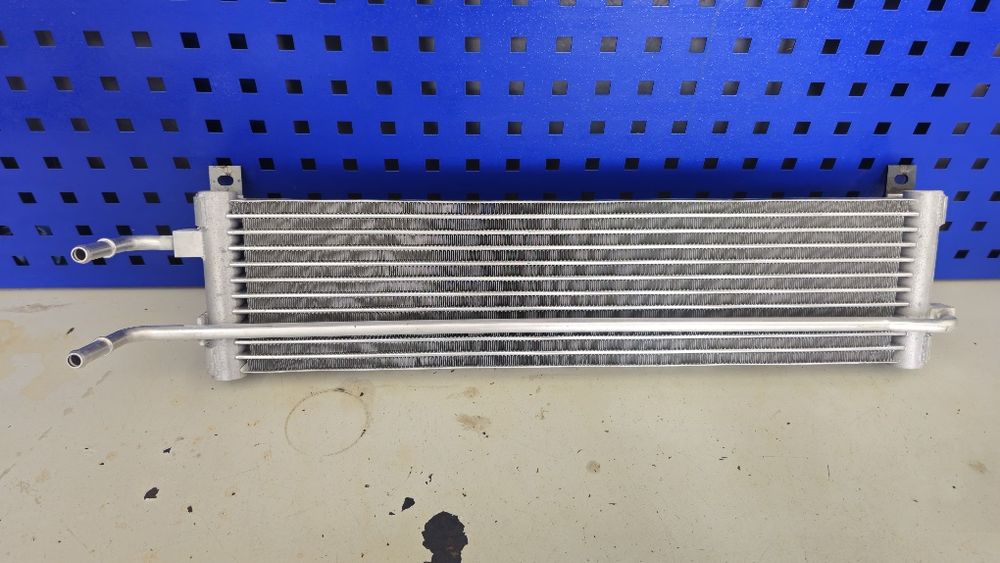 Avtomat karobka axlajdeniya radiator sotiladi (Gentra, Lacetti)