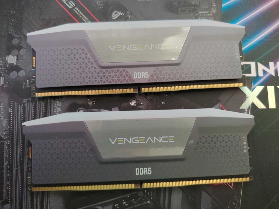 Рам памет Corsair VENGEANCE RGB 32GB (2x16GB) DDR5 6000MHz CL30