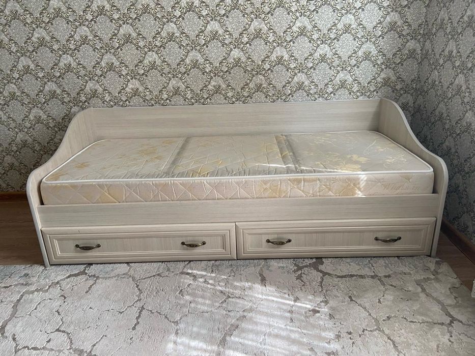 продаю диван,шкаф и стол