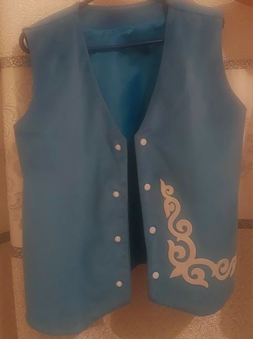 Ұлттық жакеттер сатылады