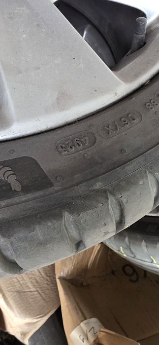 Гуми 4бр 245/40/18 - 1бр  - 199лв