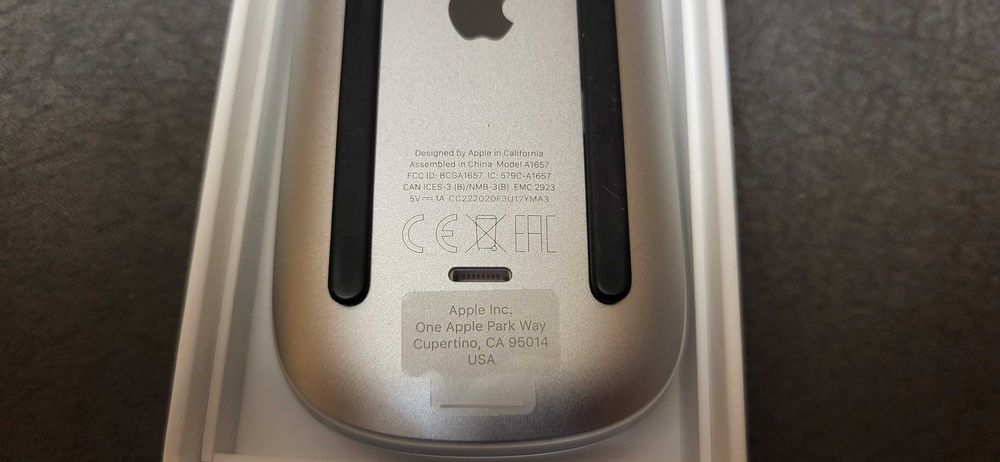 Mouse Magic Apple 2 A1657, Alb ca nou  sau nou  e cutia desfacuta