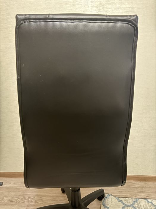 Офисное кресло кожзам