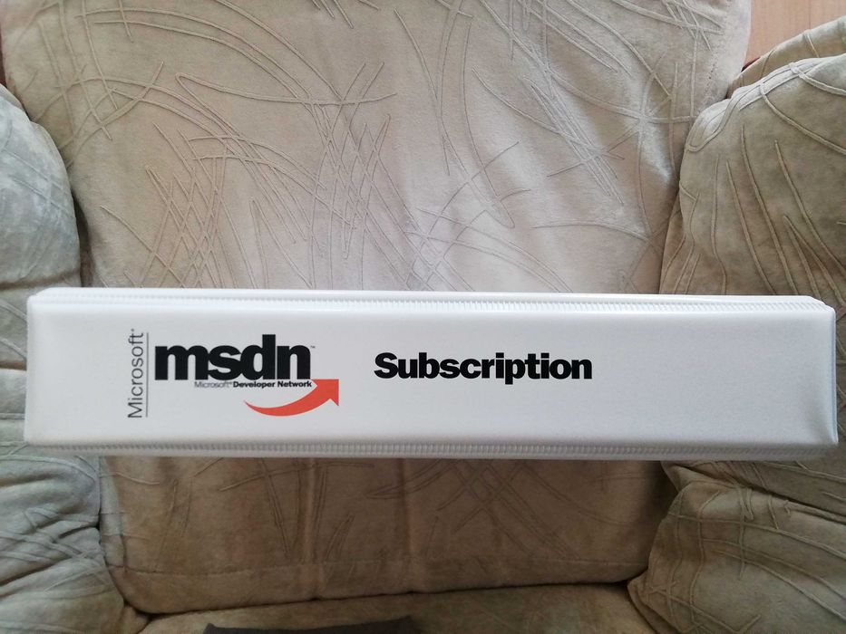 Кутия-класьор за оптични дискове